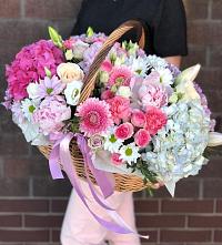 Композиция солнечный день в Козино Одинцовского района Цветочная композиция из Розы, Хризантемы, Пионы и Лизиантусы в корзине в Козино Одинцовского района