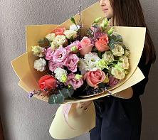 Букет цветов из:  Розы, Лизиантусы и Гвоздики #REPLACE_PRED# Козино Одинцовского района